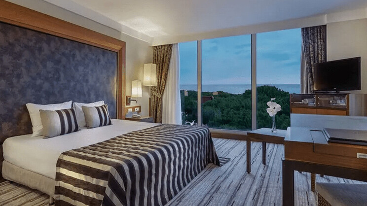 King Suite with Private Jacuzzi